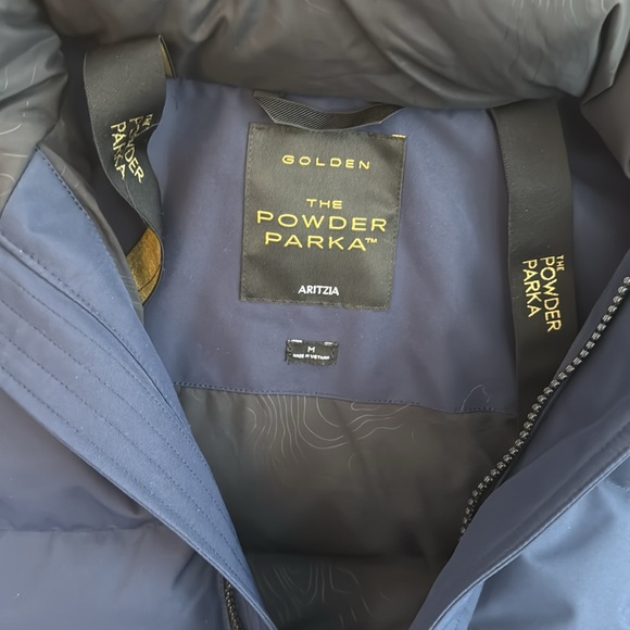 Like new Aritizia Powder Parka (2024) in navy. Worn less than 10 times - Picture 2 of 5